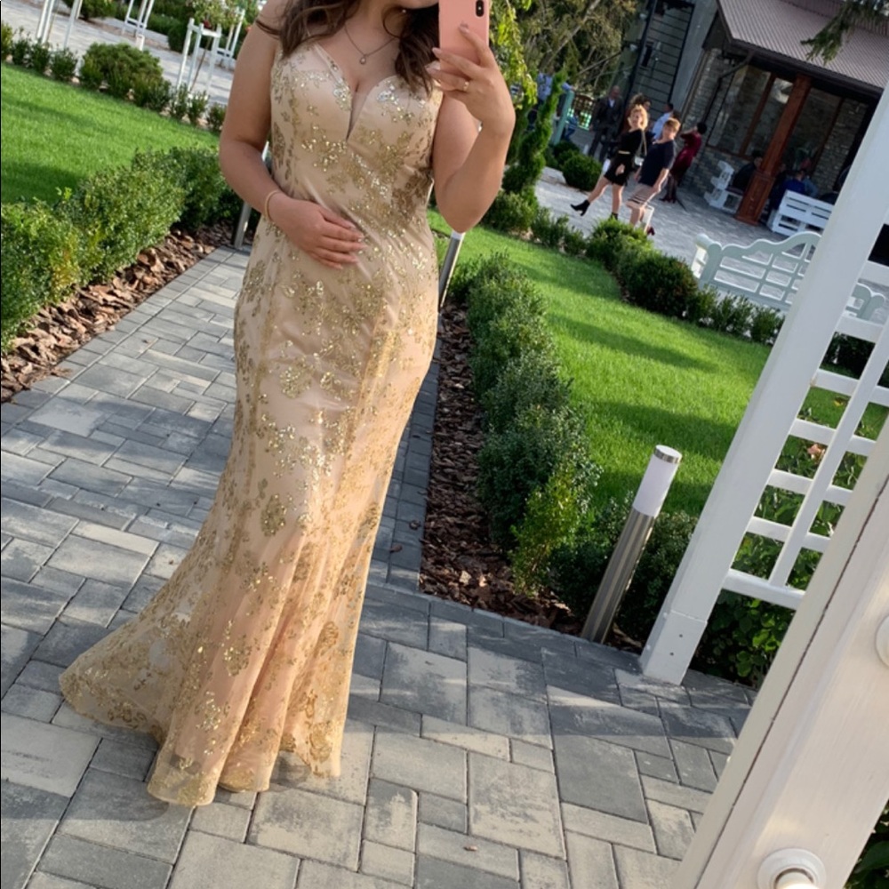 The perfect dress for prom or parties